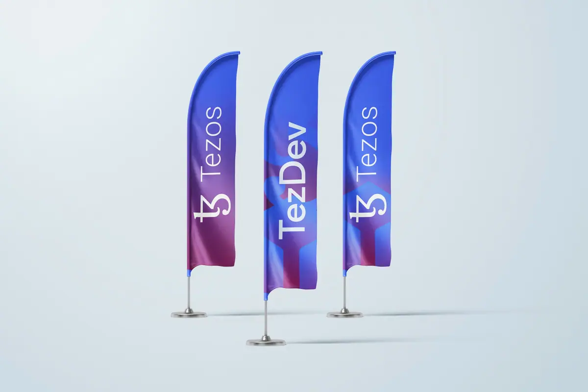 Флаги-паруса с брендингом Tezos и TezDev